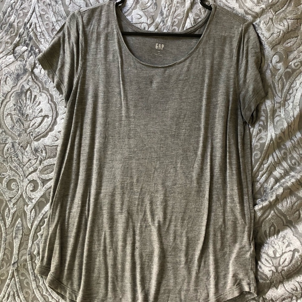 Gap tshirt